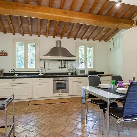 Cozy Home In Pontedera Pi With Wifi Holiday home *